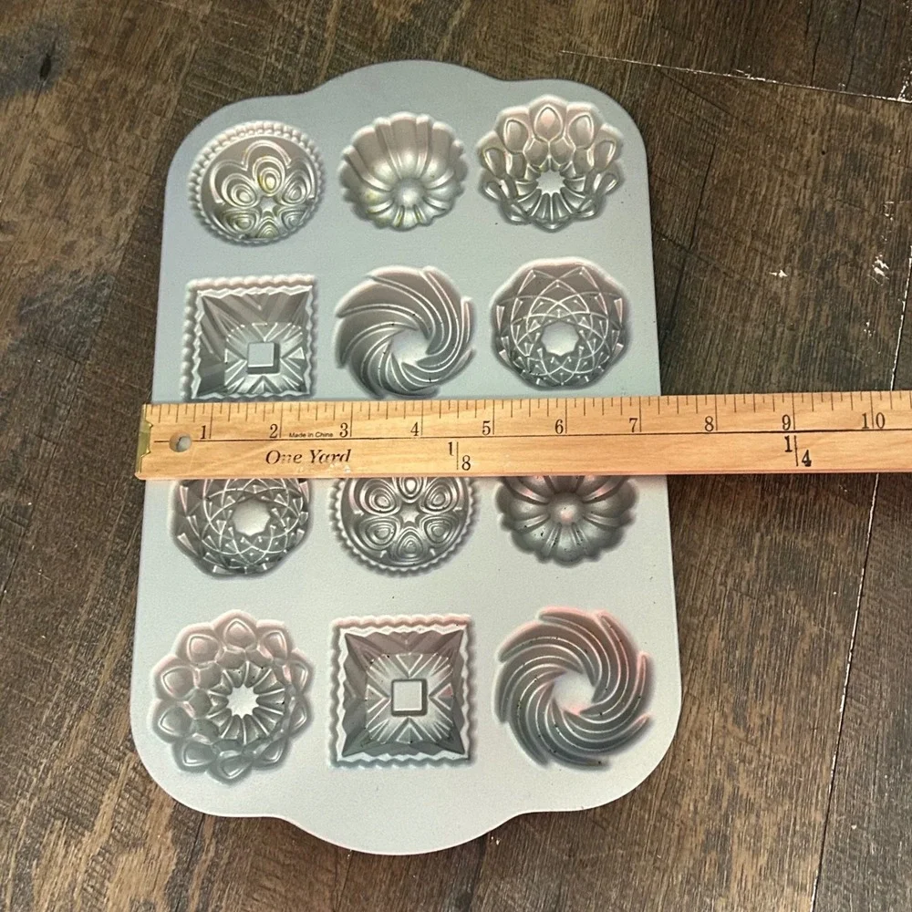Nordic Ware Bundt Charms 12 Cavity Mini Cake Pan Gold Cast Aluminum Made in USA